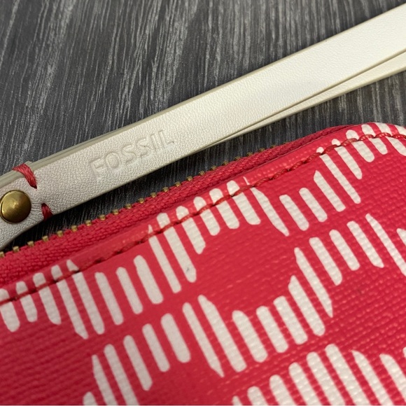 Fossil wristlet wallet- Pink and white - Picture 3 of 10